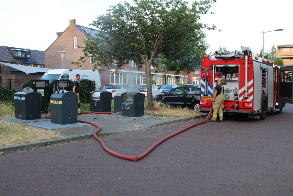 Brand in ondergrondse vuilcontainer