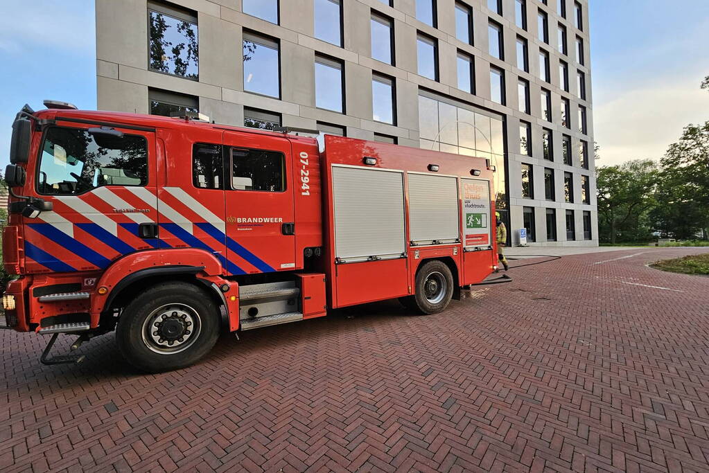 Brandweer ingezet na brandmelding gebouw