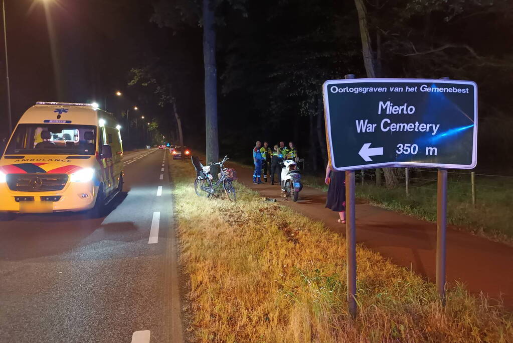 Scooterrijder gewond bij botsing tegen verkeersbord