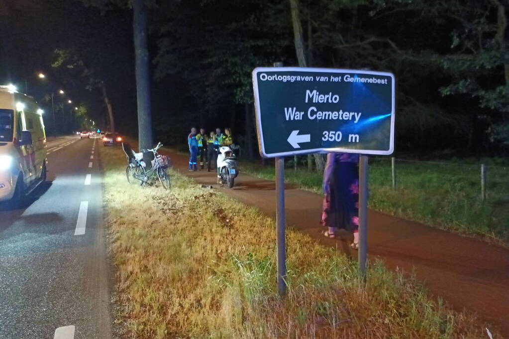 Scooterrijder gewond bij botsing tegen verkeersbord