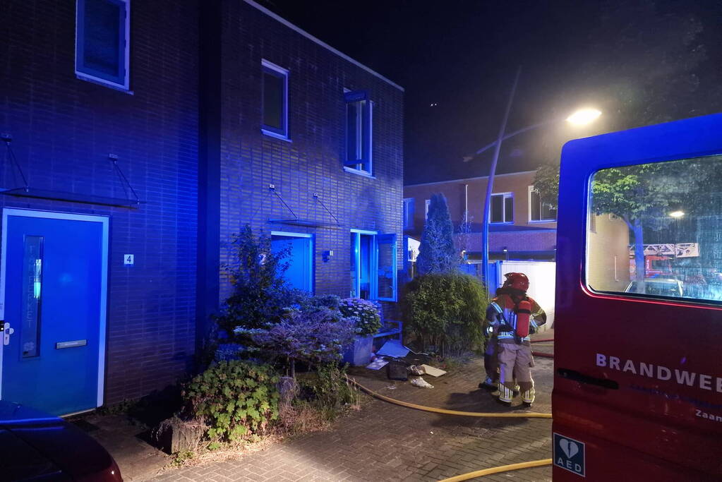 Buurman ontdekt brand in woning