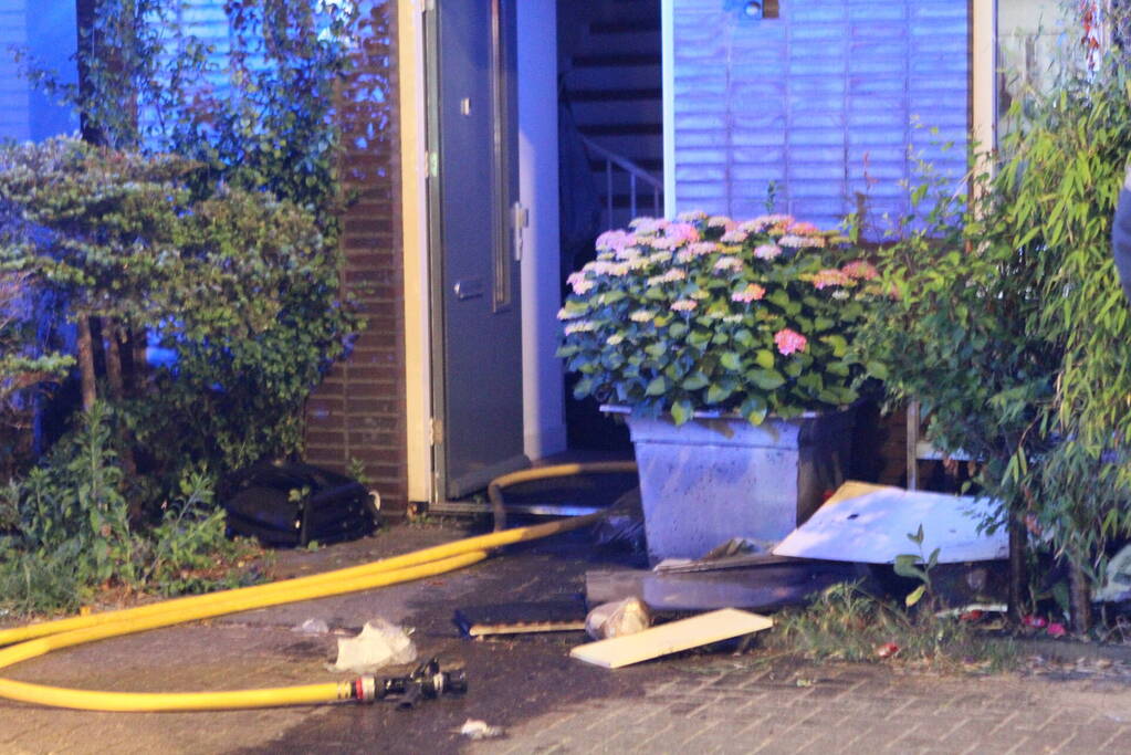 Buurman ontdekt brand in woning