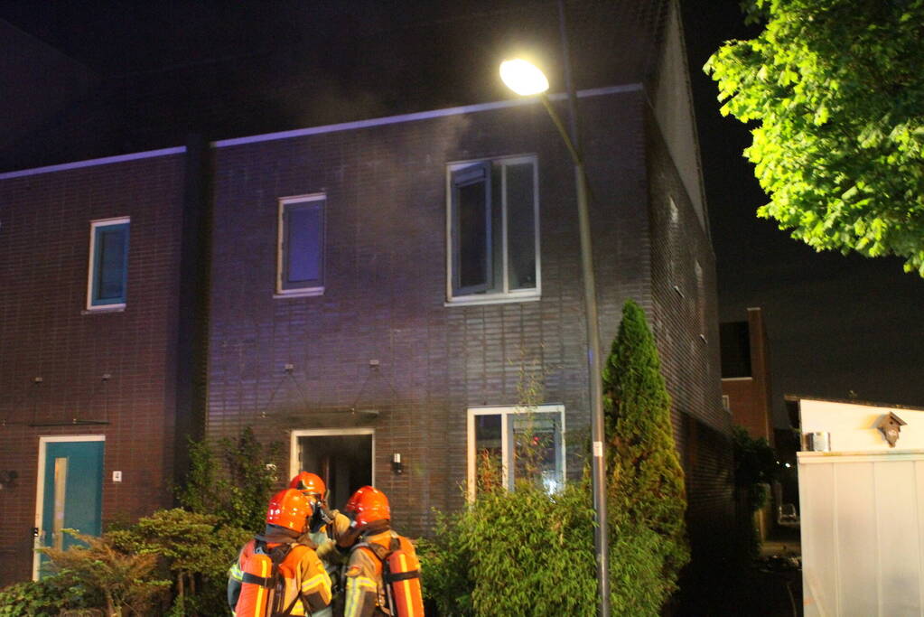 Buurman ontdekt brand in woning