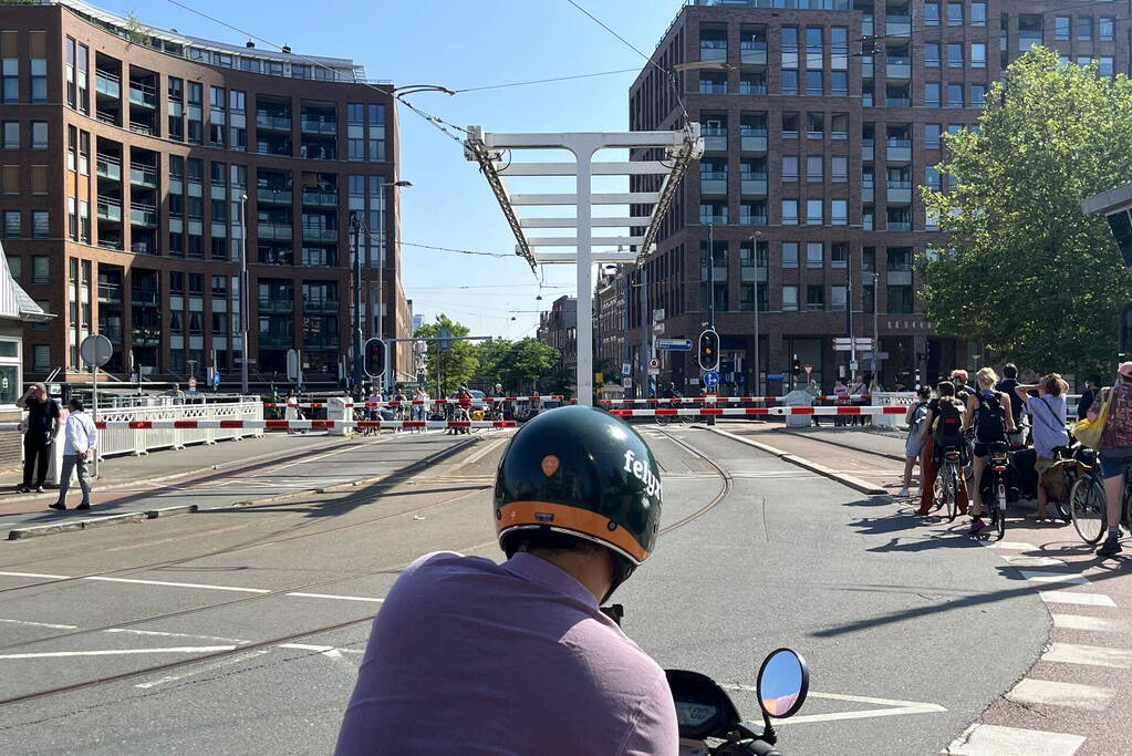 Lang wachten door storing in Lage Erfbrug