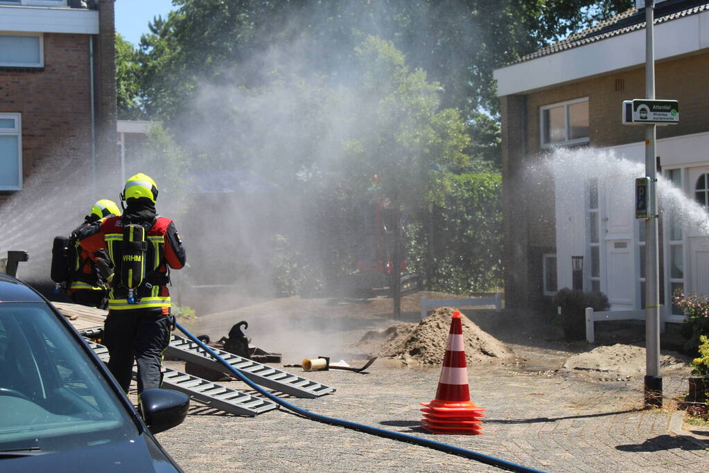 Gasleiding vliegt in brand bij werkzaamheden