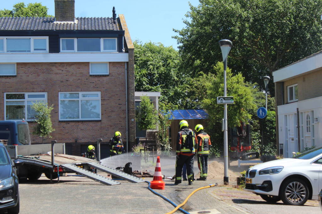 Gasleiding vliegt in brand bij werkzaamheden