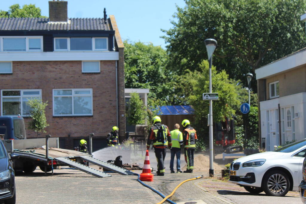 Gasleiding vliegt in brand bij werkzaamheden