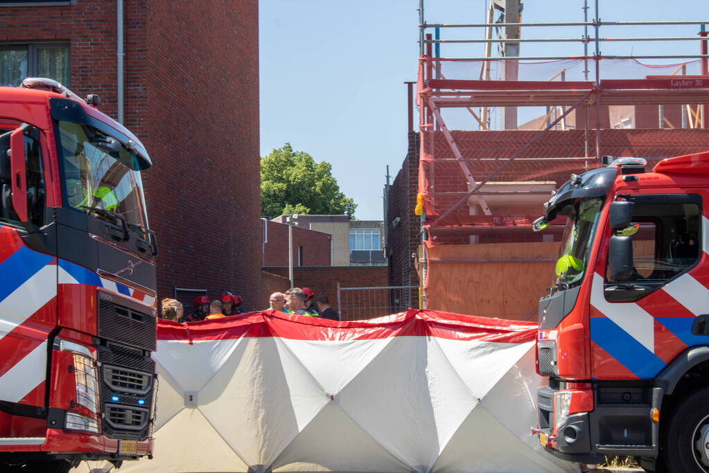 Man bedolven onder betonblok