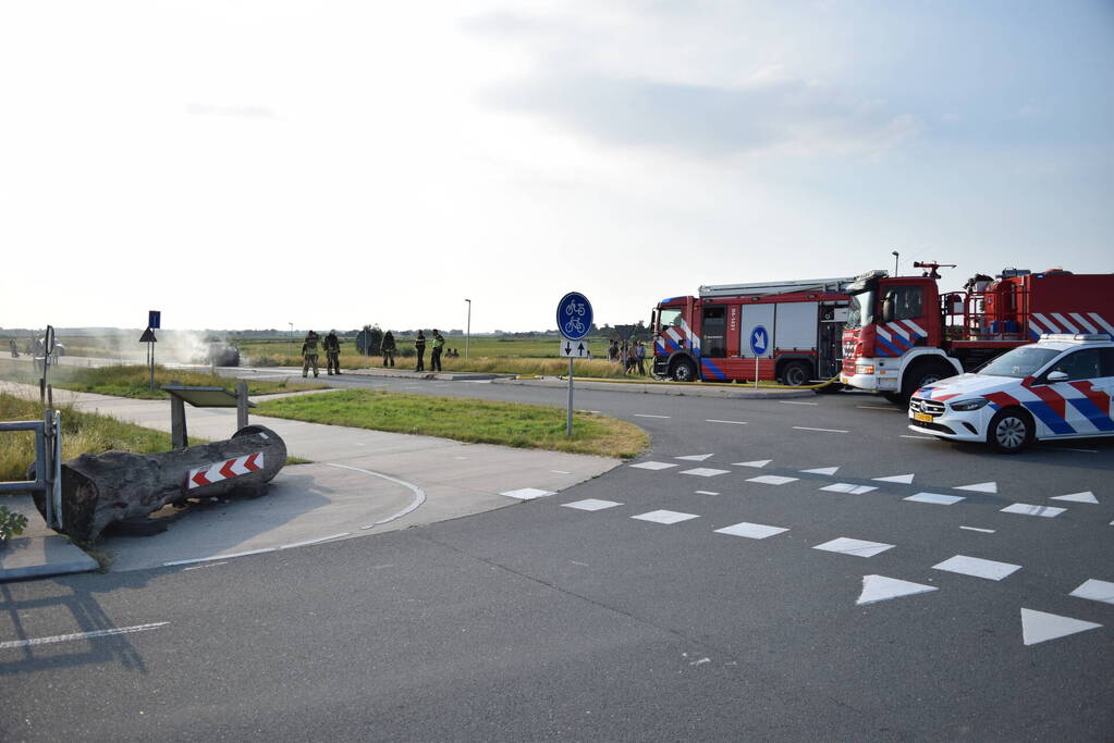 Personenauto volledig uitgebrand