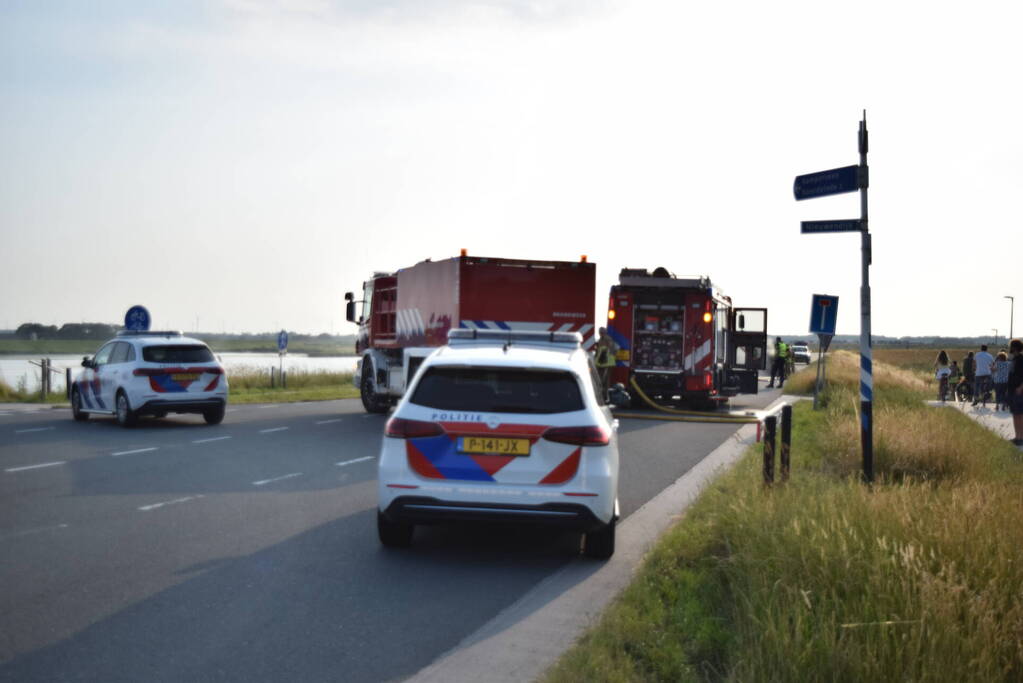 Personenauto volledig uitgebrand