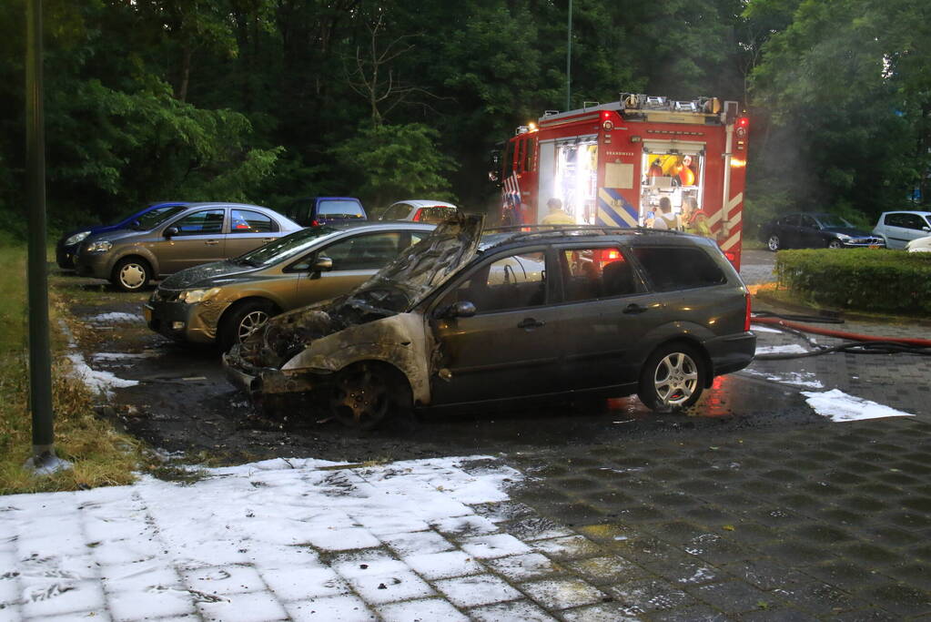 Auto verwoest door brand