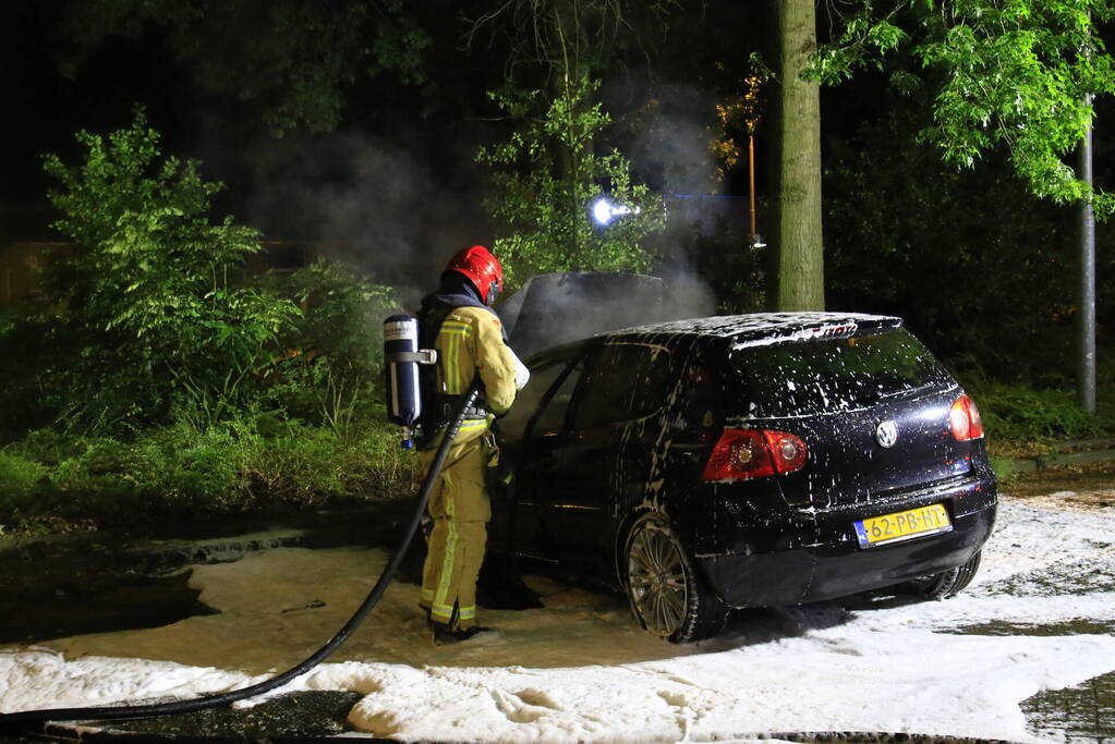 Auto verwoest door brand