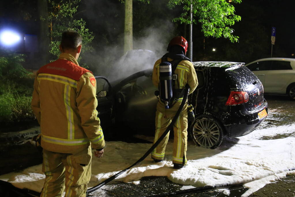 Auto verwoest door brand