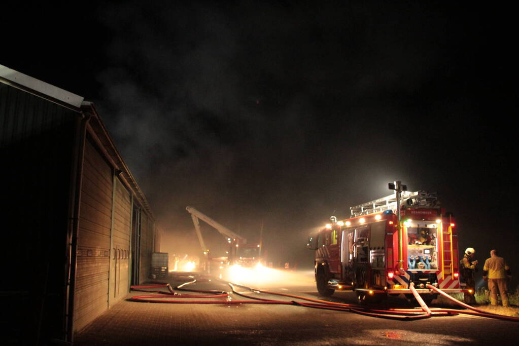 Brand in opslagloods op boerenerf