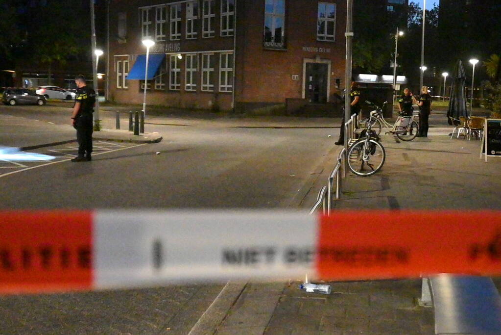 Man rijdt naar ziekenhuis na te zijn beschoten