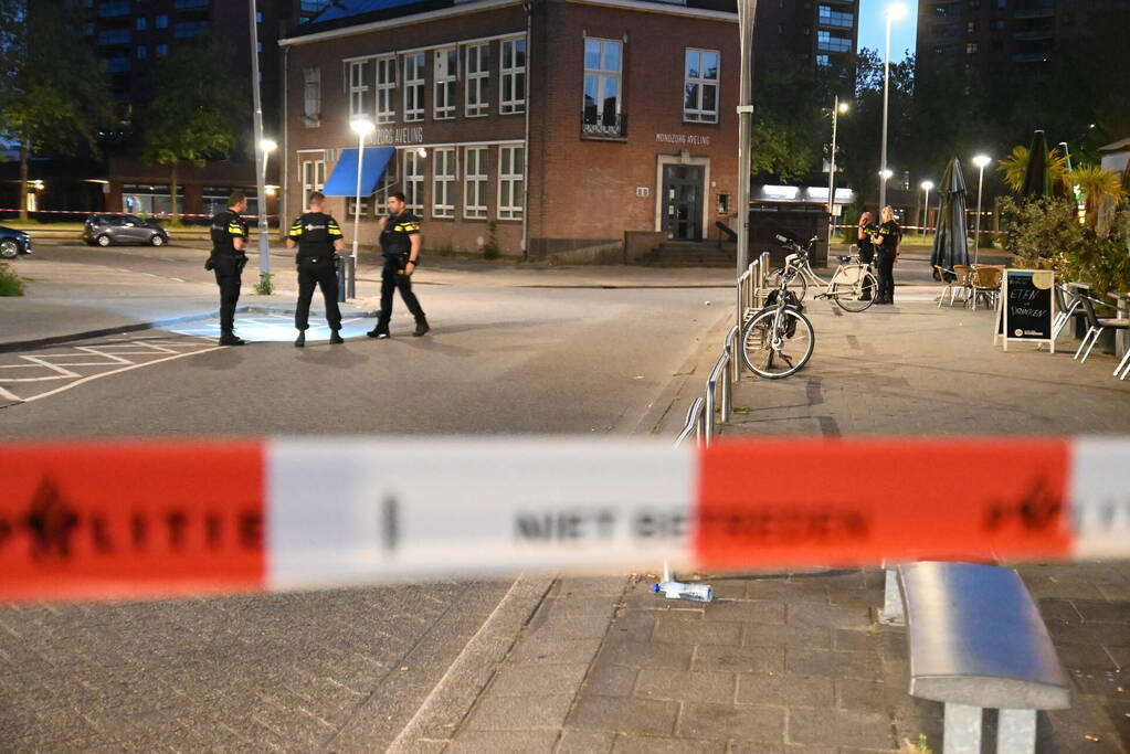 Man rijdt naar ziekenhuis na te zijn beschoten