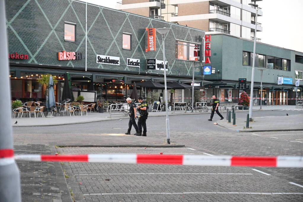 Man rijdt naar ziekenhuis na te zijn beschoten