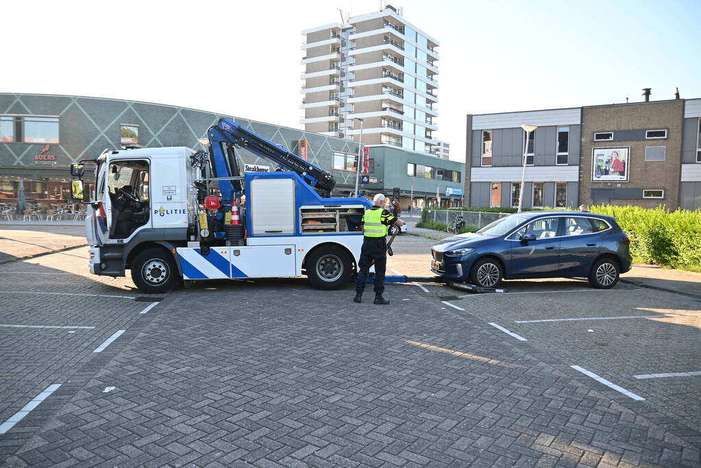 Man rijdt naar ziekenhuis na te zijn beschoten