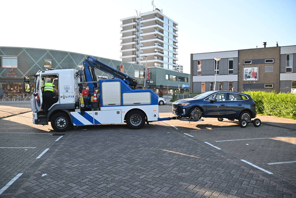 Man rijdt naar ziekenhuis na te zijn beschoten