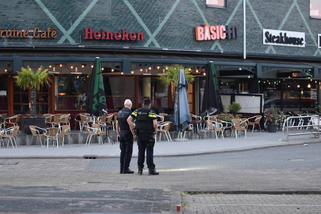 Man rijdt naar ziekenhuis na te zijn beschoten