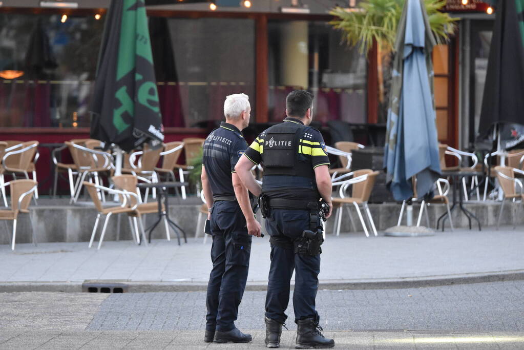 Man rijdt naar ziekenhuis na te zijn beschoten