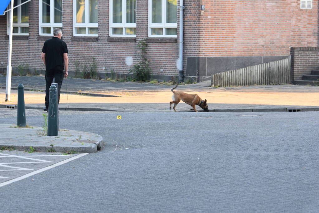 Man rijdt naar ziekenhuis na te zijn beschoten