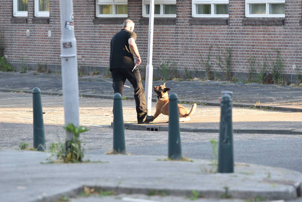 Man rijdt naar ziekenhuis na te zijn beschoten