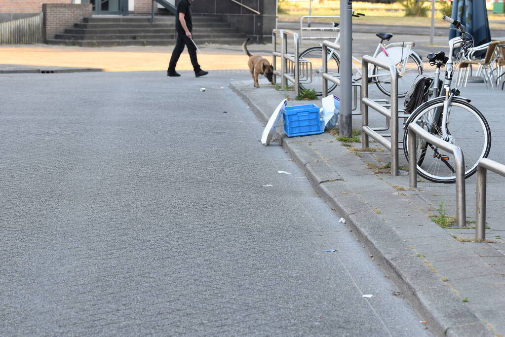 Man rijdt naar ziekenhuis na te zijn beschoten