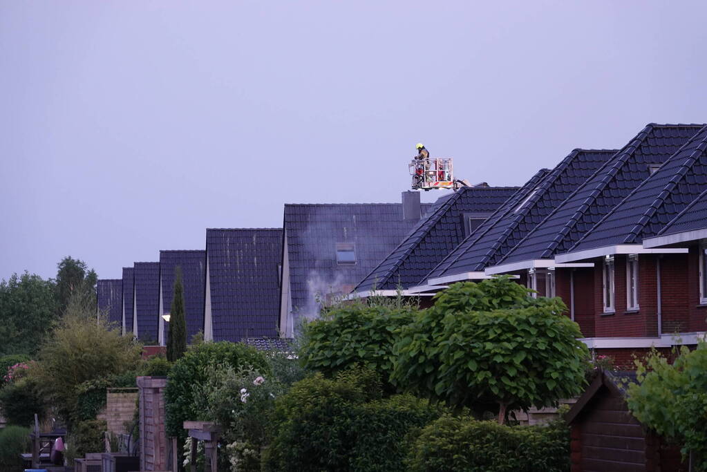 Veel rook bij brand in berging van woning