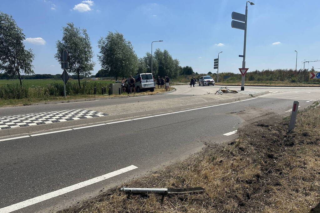 Dronken bestuurder crasht met bus