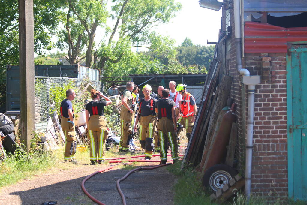 Grote brand in caravanstalling