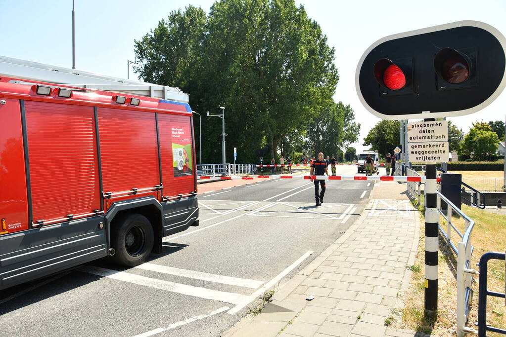 Brug in storing door hitte, brandweer ingezet om te koelen