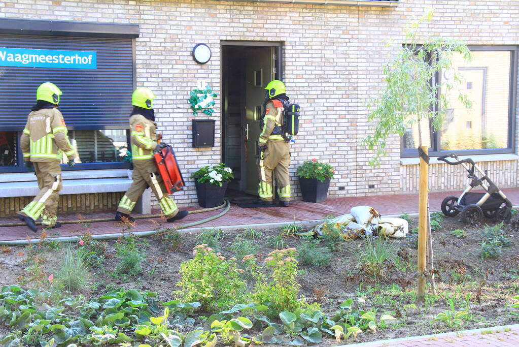 Hevige rookontwikkeling bij woningbrand