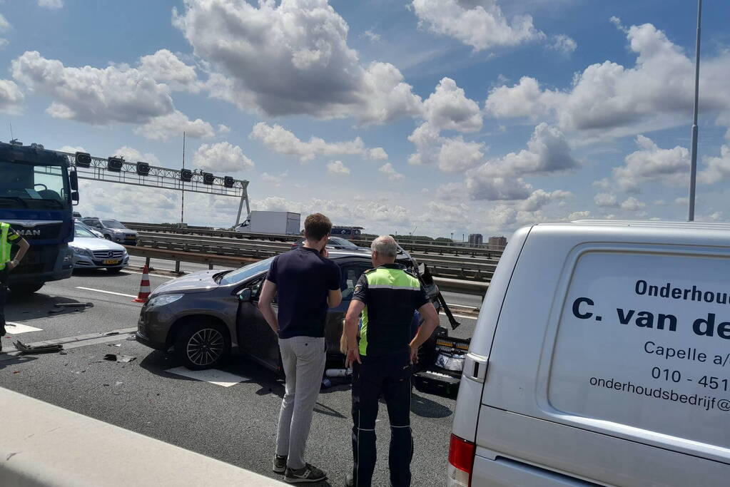 Flinke schade bij ongeval op van Brienenoordbrug