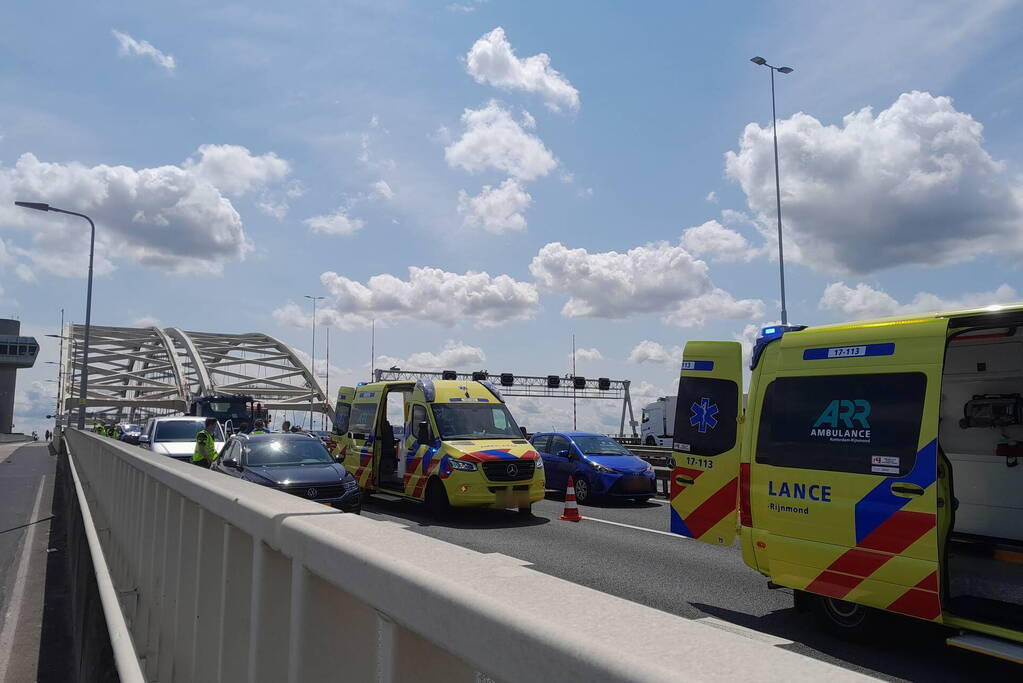 Flinke schade bij ongeval op van Brienenoordbrug