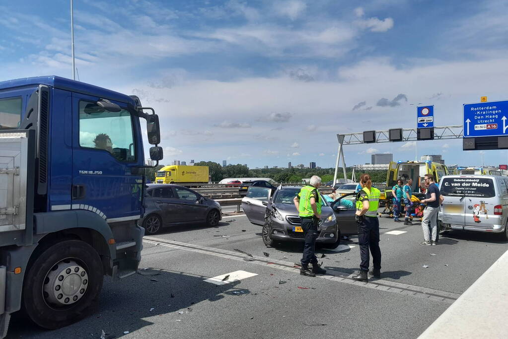 Flinke schade bij ongeval op van Brienenoordbrug