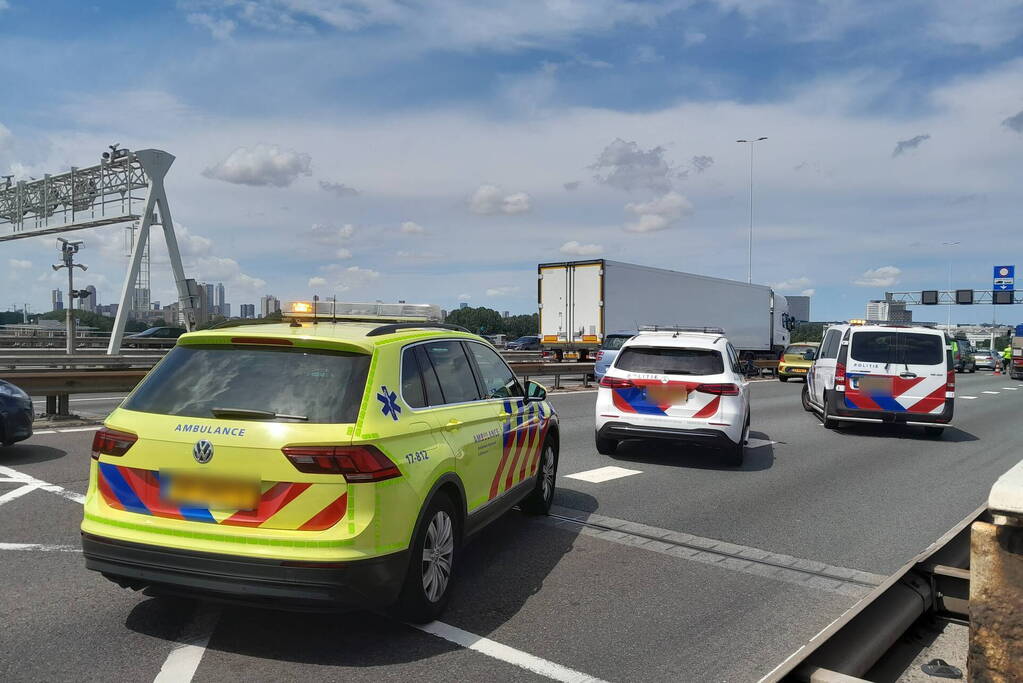 Flinke schade bij ongeval op van Brienenoordbrug