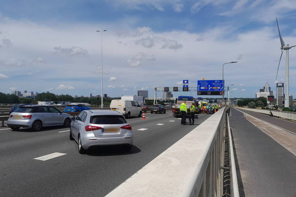 Flinke schade bij ongeval op van Brienenoordbrug