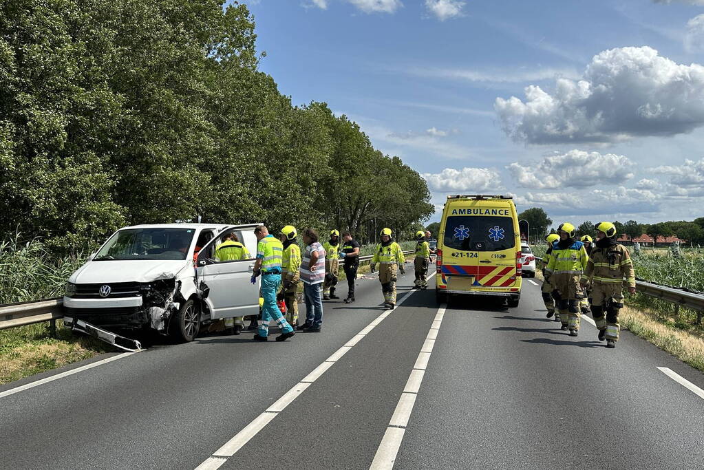 Enorme schade bij botsing met vrachtwagen