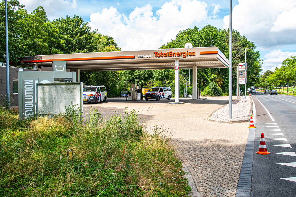 Overvaller steelt geld bij tankstation