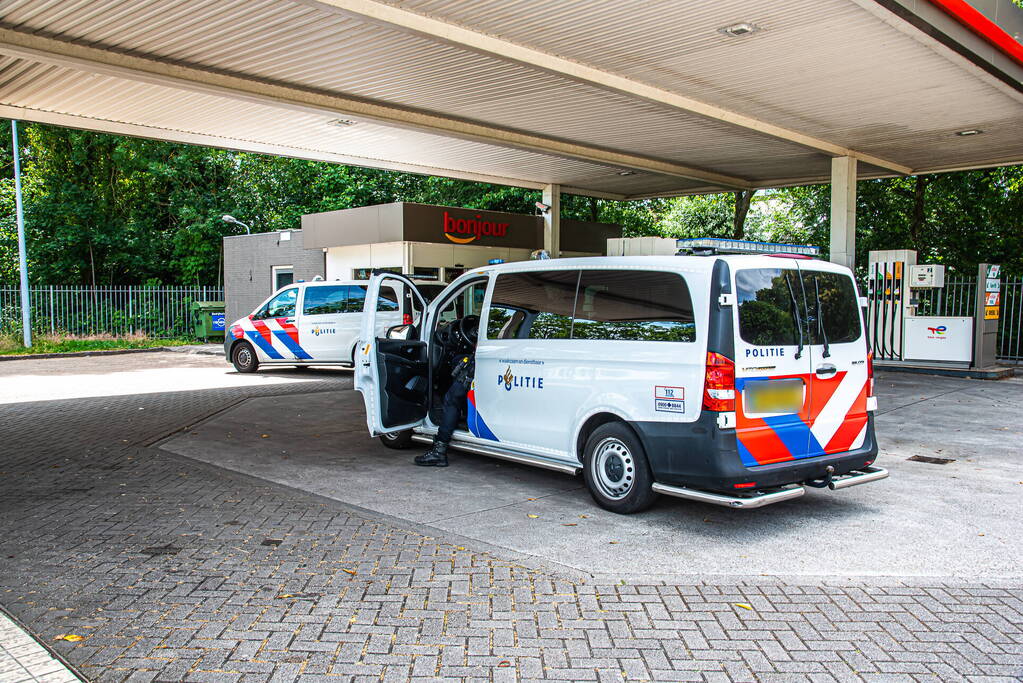 Overvaller steelt geld bij tankstation