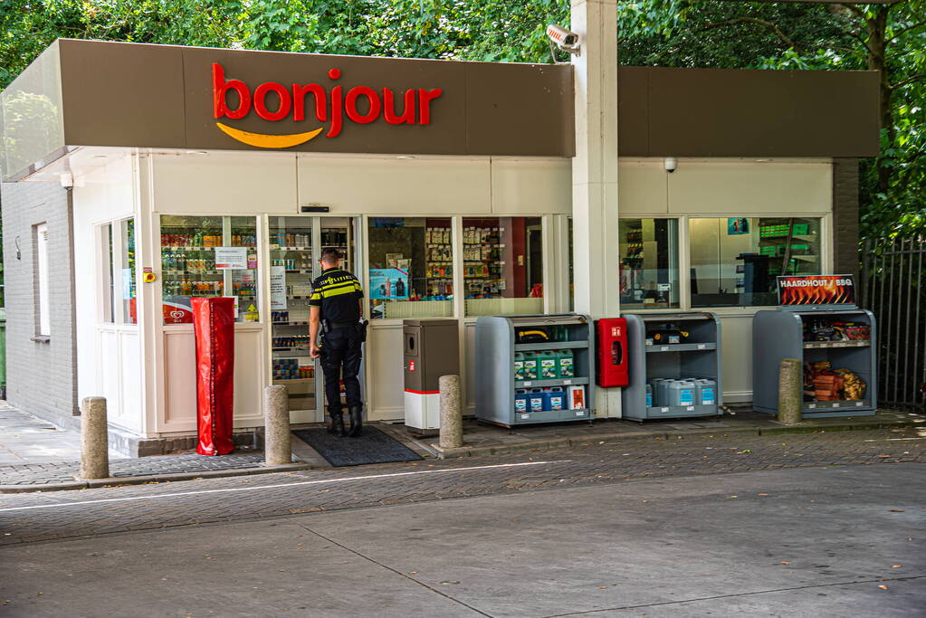 Overvaller steelt geld bij tankstation