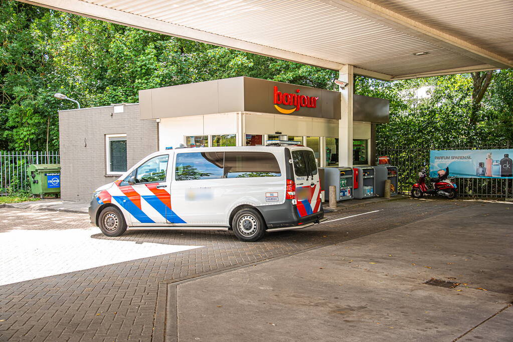 Overvaller steelt geld bij tankstation