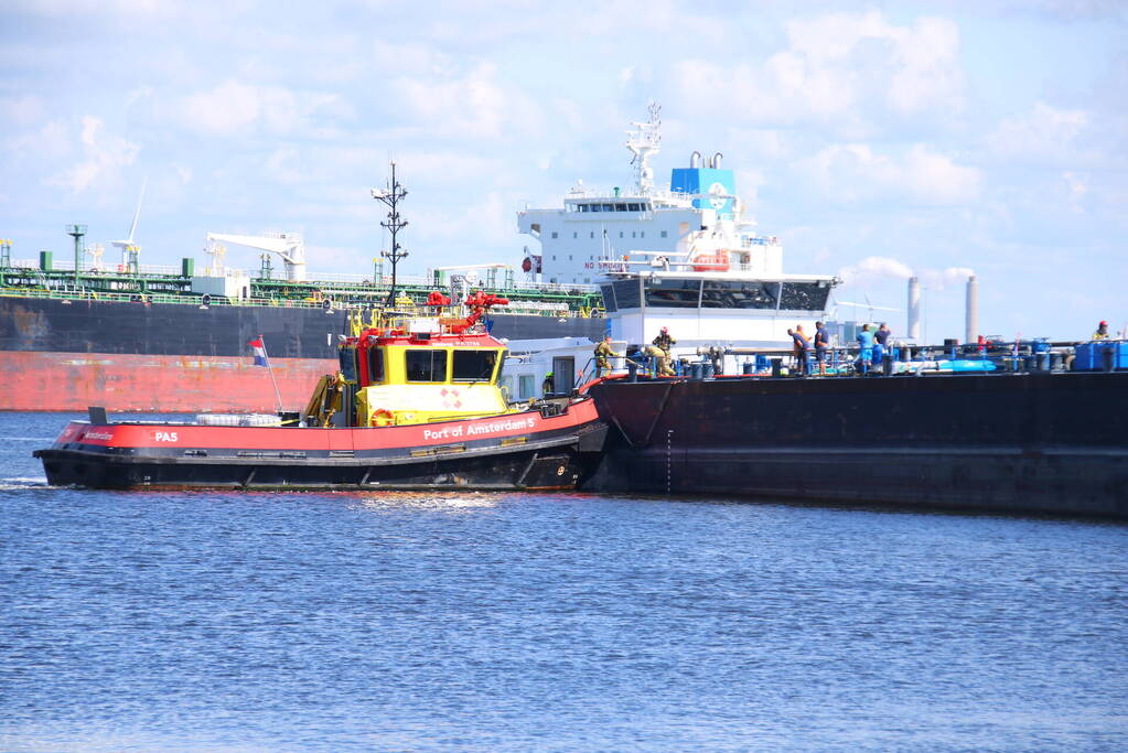 Brandmelding op binnenvaartschip in Afrikahaven