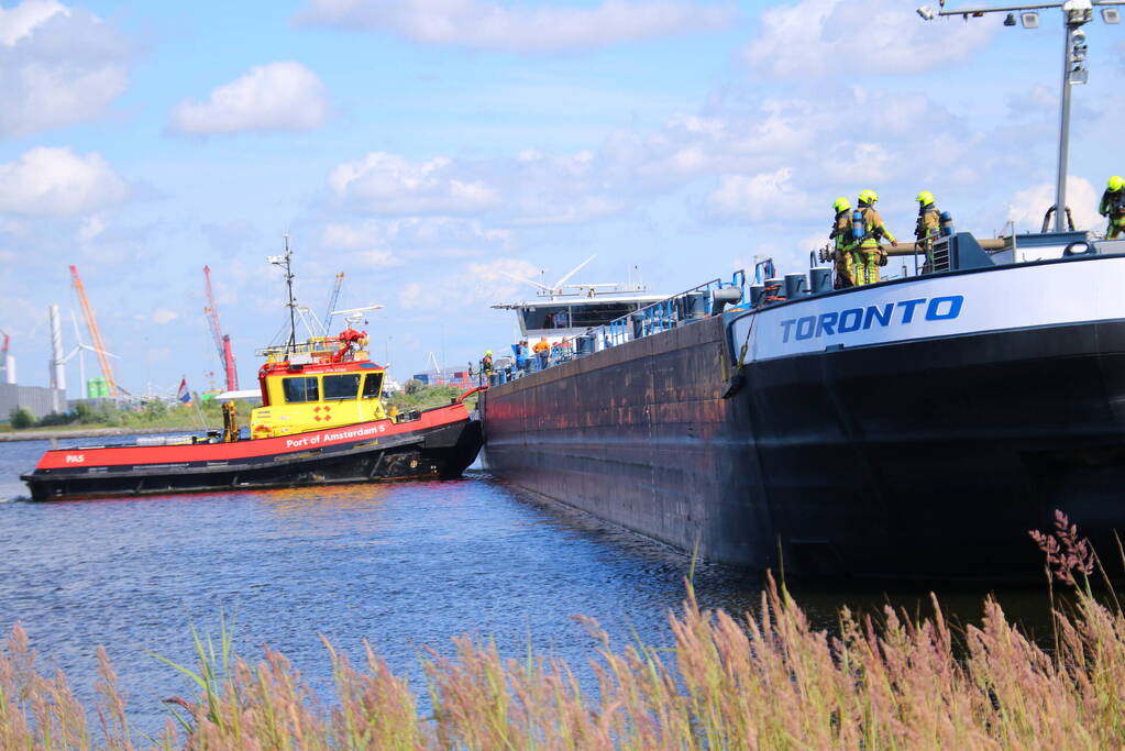 Brandmelding op binnenvaartschip in Afrikahaven