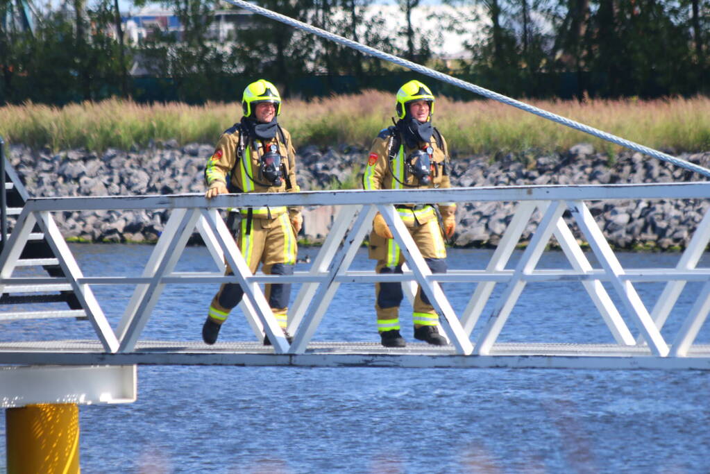 Brandmelding op binnenvaartschip in Afrikahaven