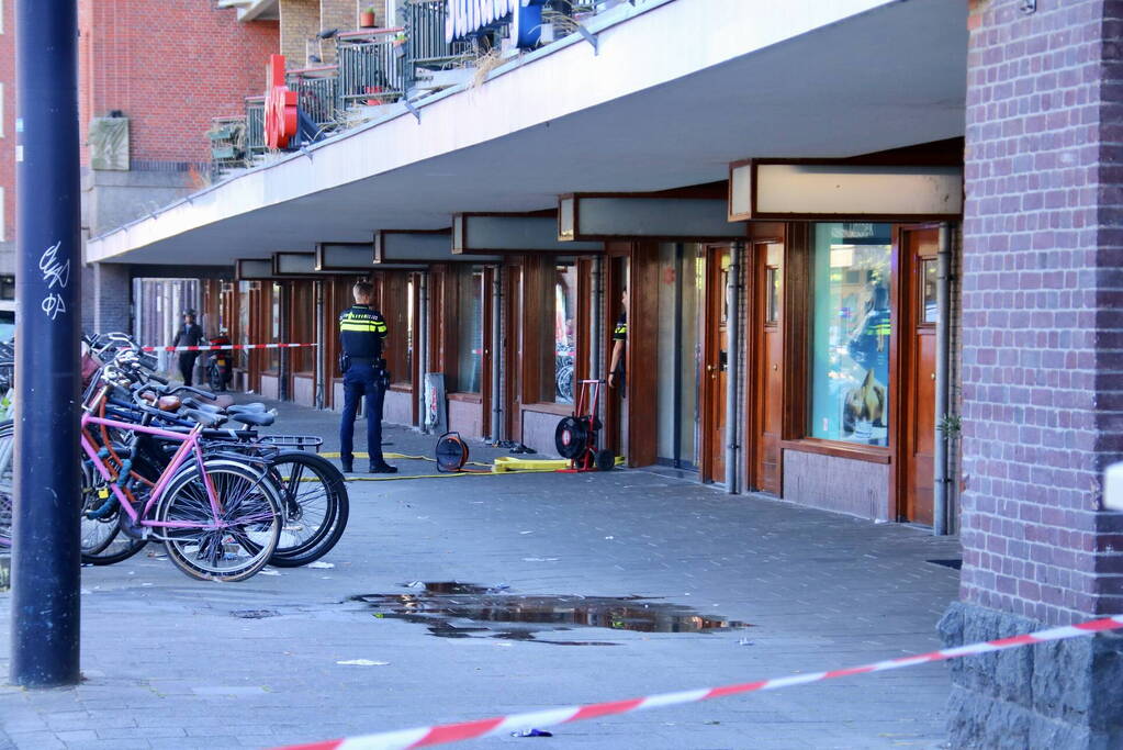 Bewoners vluchten naar dakterras bij brand