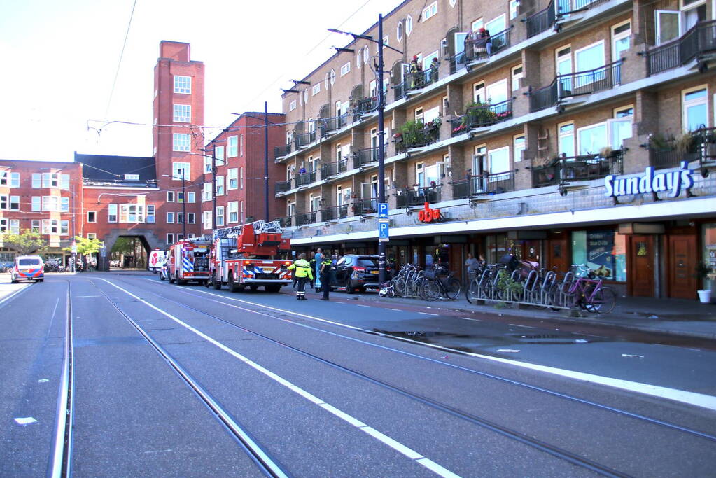 Bewoners vluchten naar dakterras bij brand