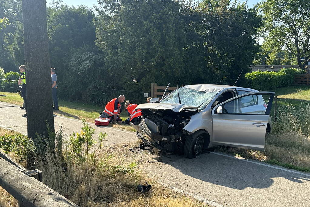 Twee gewonden bij eenzijdig ongeval