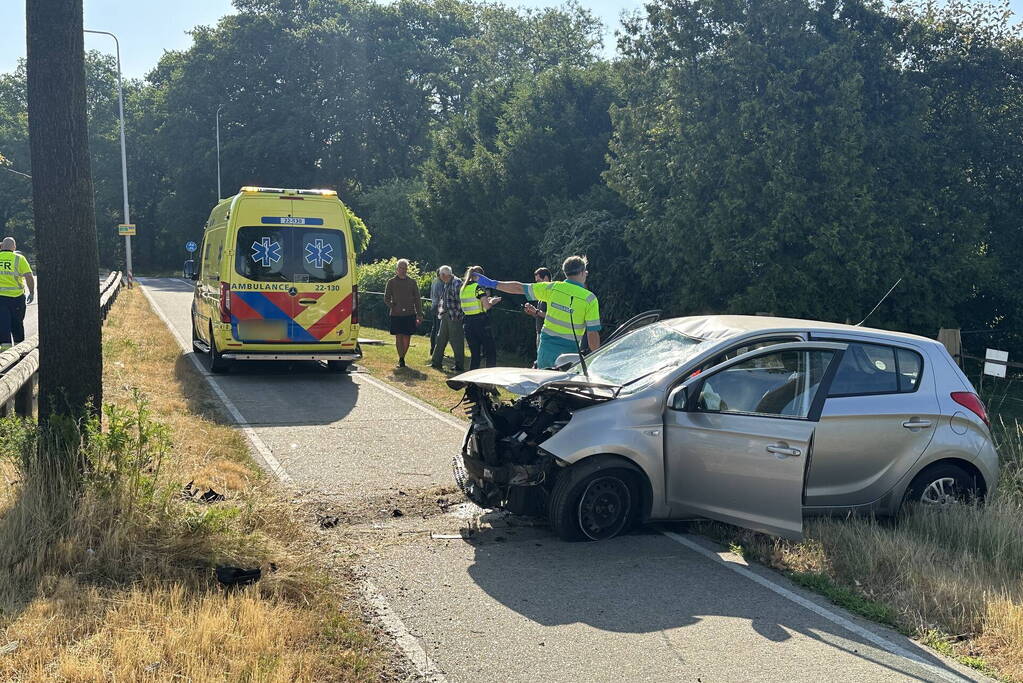 Twee gewonden bij eenzijdig ongeval